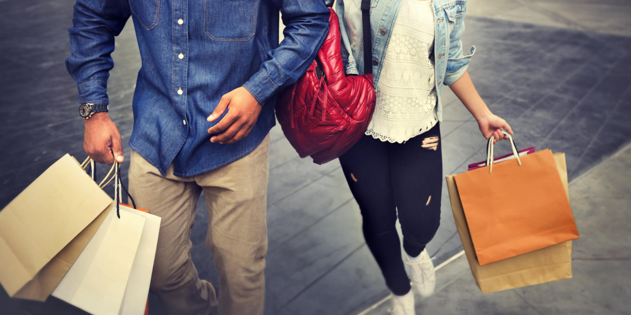 4 tips for shopping the holidays without breaking the bank