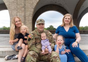 UK au pair nominates Guard couple for award