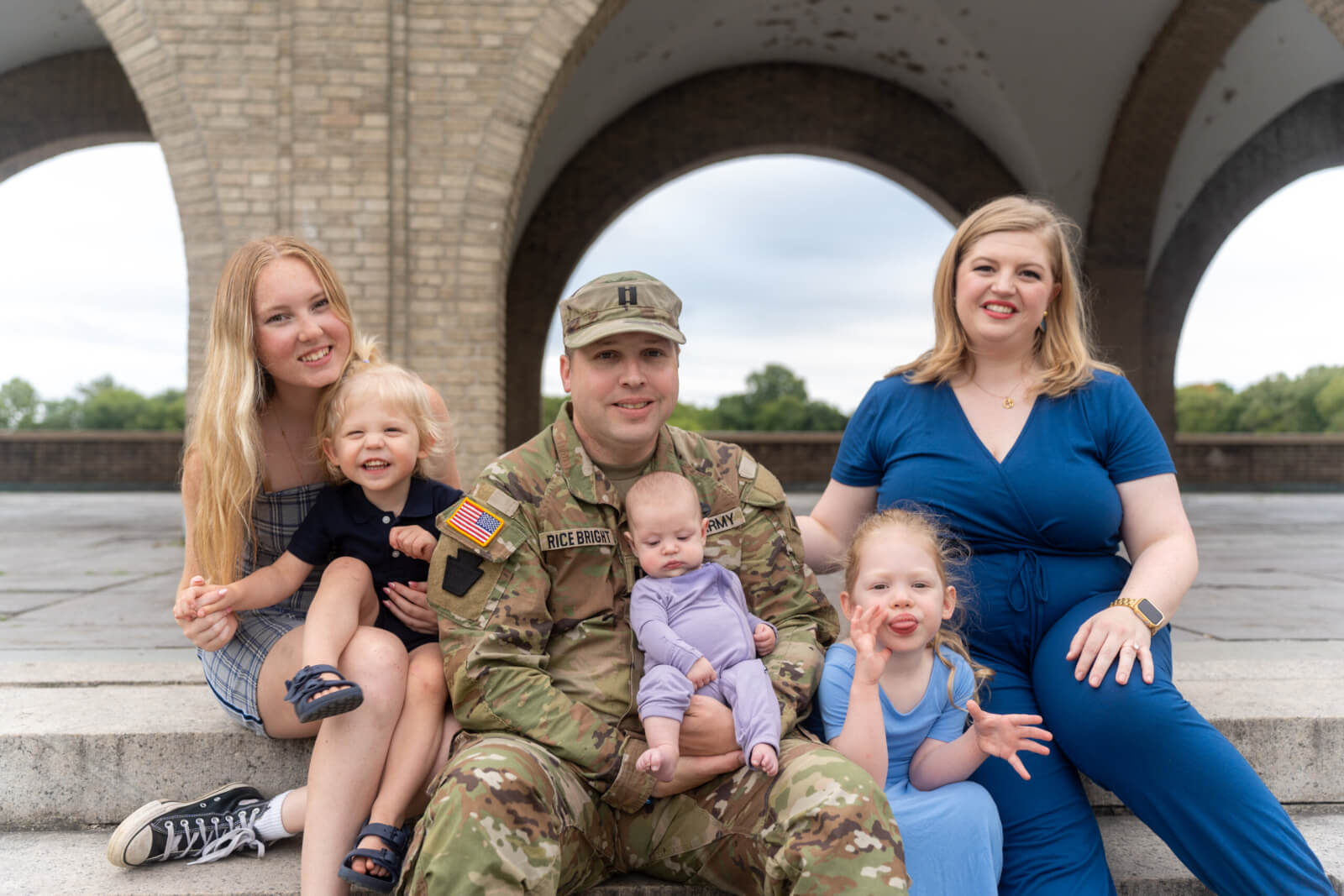 UK au pair nominates Guard couple for award