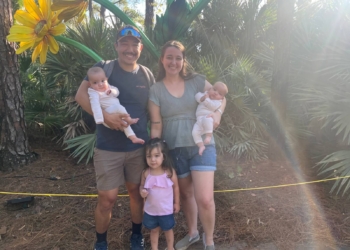 Party of five: Navy family celebrates thriving twins after rare high-risk pregnancy